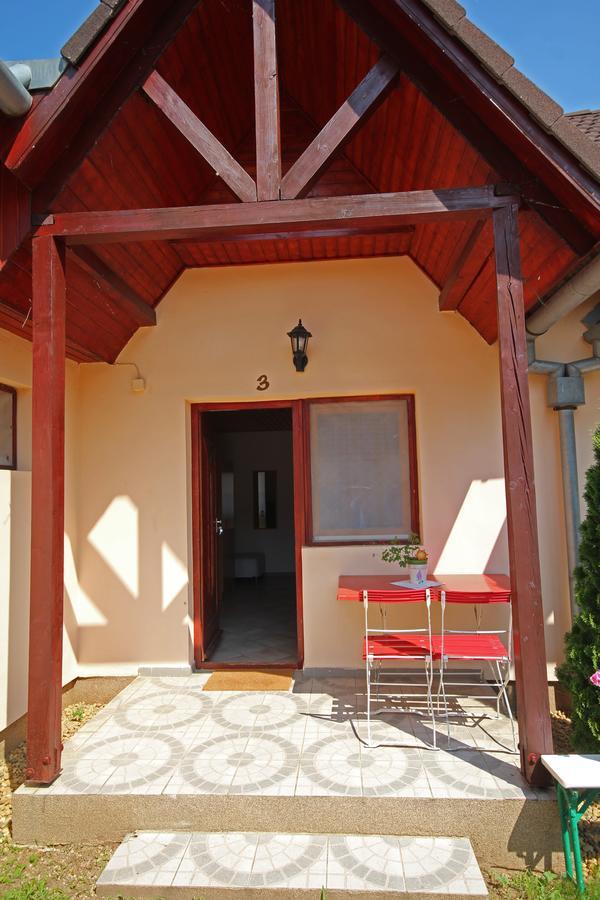 Pension Elisabeth Балатонлелле Экстерьер фото