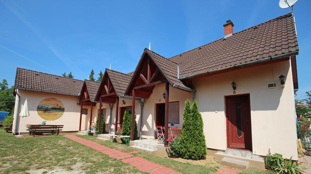 Pension Elisabeth Балатонлелле Экстерьер фото