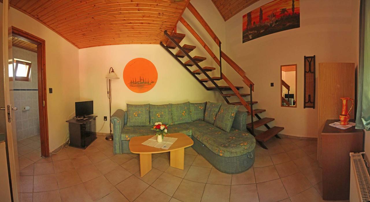 Pension Elisabeth Балатонлелле Экстерьер фото
