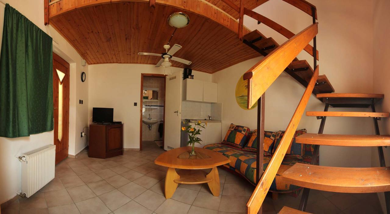Pension Elisabeth Балатонлелле Экстерьер фото